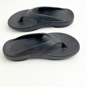 OOFOS Black Sandals-Size 8 Women’s